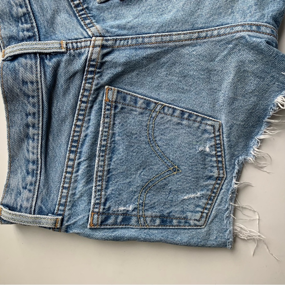 Levi's 501 Women's Size 26 Park Life Grommets Light Wash Jean Shorts - Picture 12 of 14